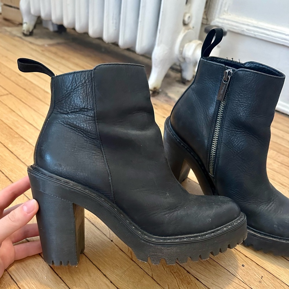 Great Condition Magdalena Women's Black Leather Heeled Chelsea Boots